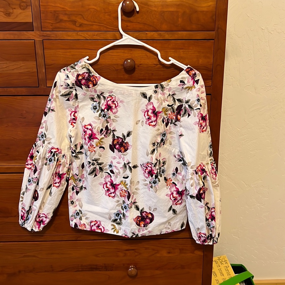 White House Black Market blouse size 2